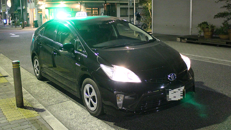 誘導車プリウス